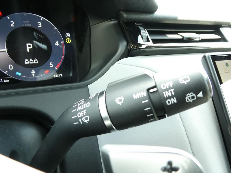 Land Rover Range Rover Velar (2026) 2,0 S D200 - fotka 21 z 34