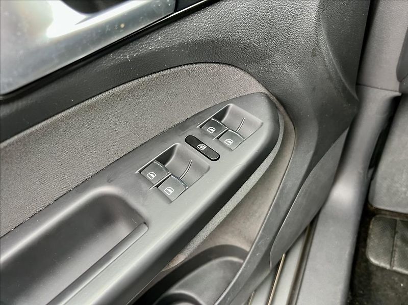 Volkswagen Touran 1,6 TDi / KLIMA / 7MÍST / DSG - fotka 38 z 39