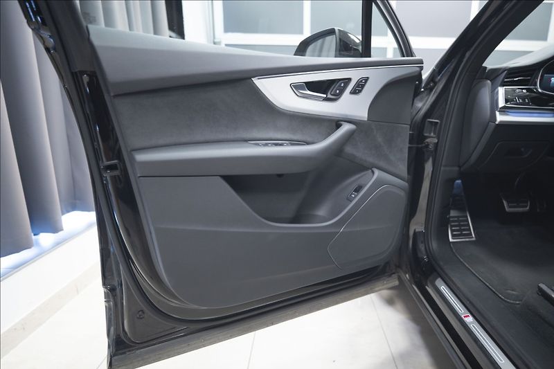 Audi Q7 3,0 TDI QUATTRO S-LINE 1. MAJ - fotka 19 z 51