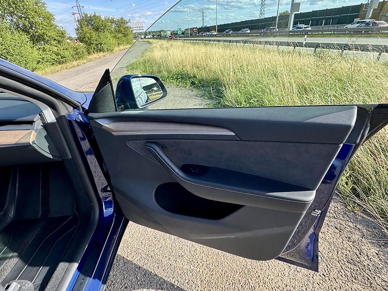 Tesla Model Y (2024) RWD. S.R. - fotka 11 z 20