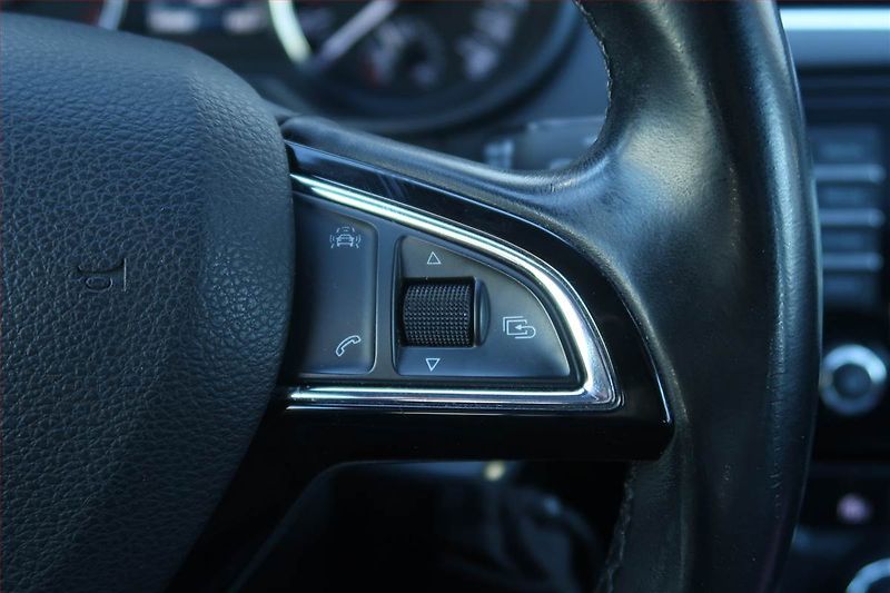 Škoda Octavia (2015) 2.0 TDI, Serv.kniha, Navi - fotka 18 z 21