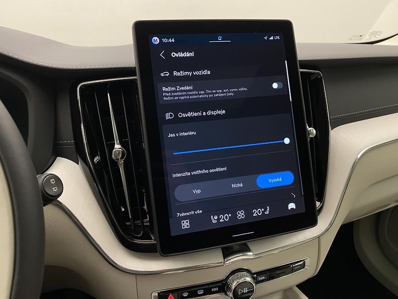 Volvo XC60 T8 AWD RECHARGE DARK ULTRA CZ - fotka 51 z 66