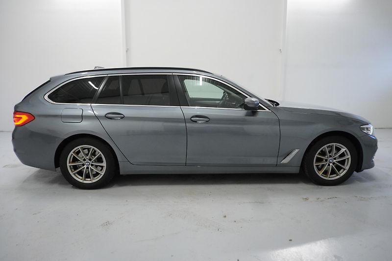 BMW Řada 5 (2018) 520D TOURING STEPTRONIC - fotka 6 z 27