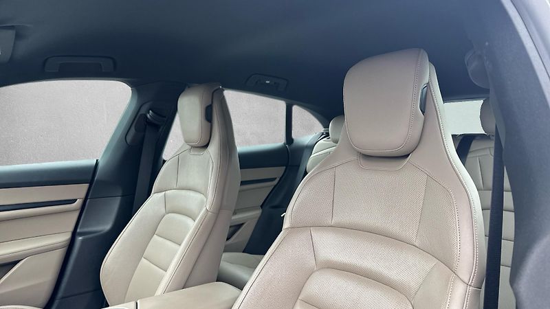 Porsche Taycan Sport Turismo - fotka 16 z 29