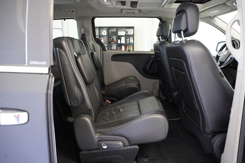Lancia Voyager VOYAGER 3,6 V6 AUT. - fotka 28 z 33