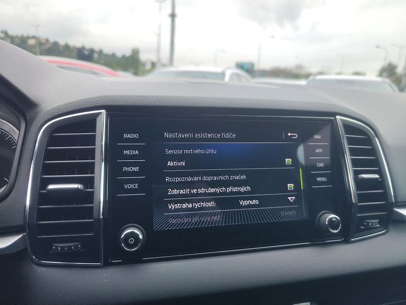Škoda Karoq 2.0 TDI/140kW Style DSG 4x4 - fotka 22 z 36
