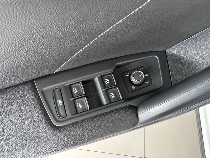 Volkswagen Tiguan 1,5TSI DSG*R-LINE*REZERVACE! - fotka 27 z 32