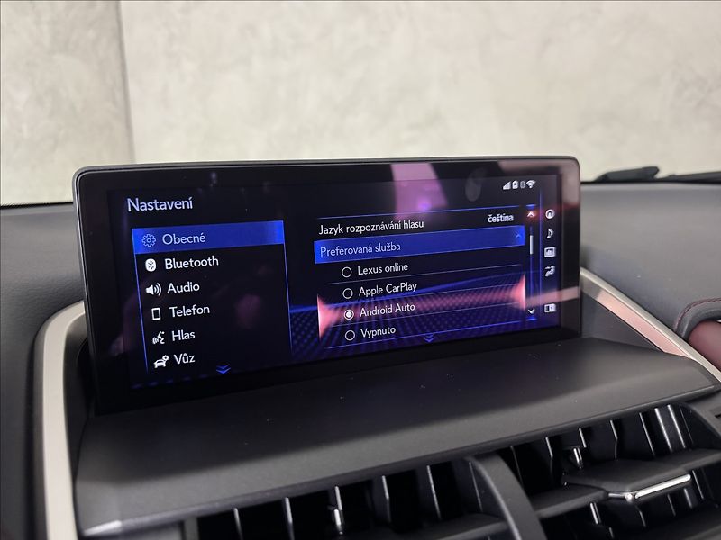 Lexus NX 300h 2,5   Hybrid Luxury LED Assist - fotka 40 z 47