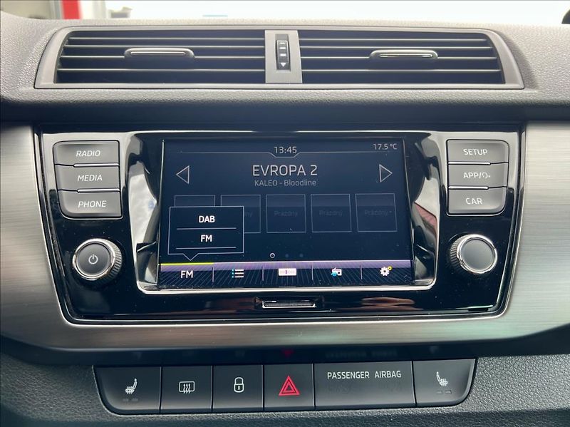 Škoda Fabia 1,0 STYLE / LED / kamera / ČR - fotka 27 z 48