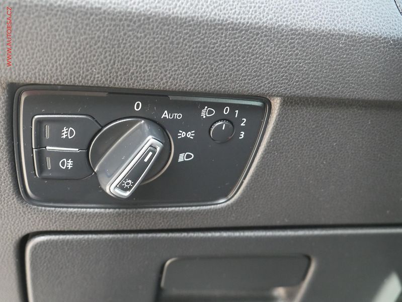 Volkswagen Passat (2015) 2.0 TDi, Comfortline, panor - fotka 15 z 18