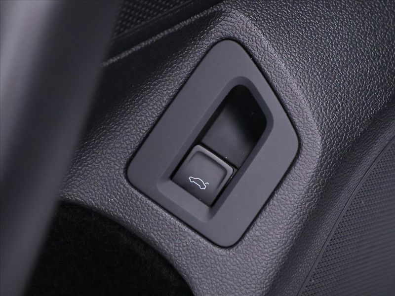 Volkswagen Passat 2,0 TDI 140kW DSG Elegance DPH - fotka 18 z 41