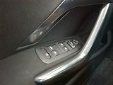 Peugeot 2008 (2015) 1.6 e-HDi, Tempomat - náhled 17