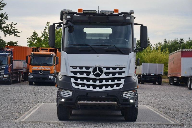 Mercedes-Benz (2018) Arocs 3252 8x4 Bordmatik  - fotka 2 z 27