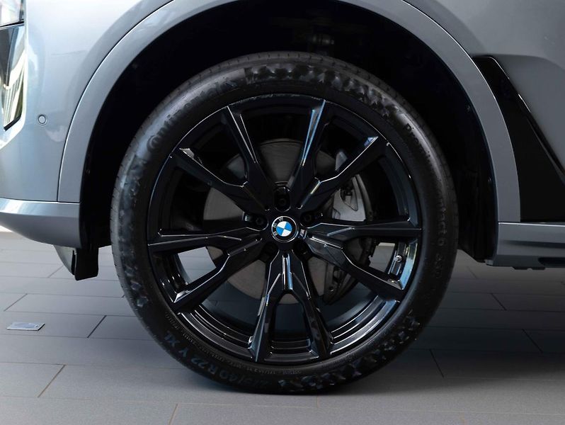 BMW X7 xDrive40d - fotka 6 z 24