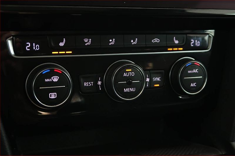 Volkswagen Passat (2020) R-Line 2.0 TDI, Automat, Kůže - fotka 13 z 18