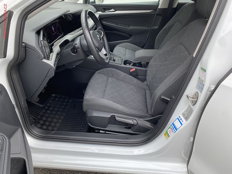Volkswagen Golf (2022) 2.0 TDi, ČR, Life, LED - fotka 9 z 19