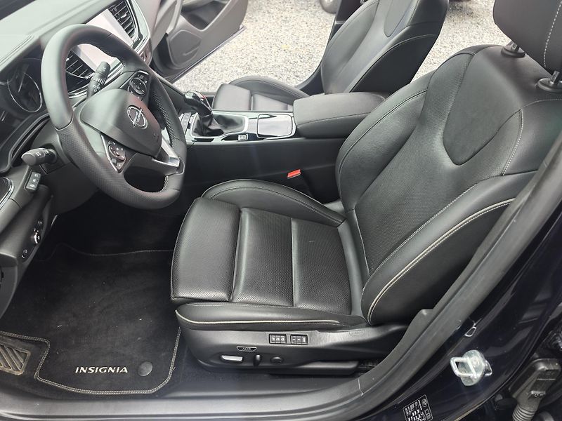 Opel Insignia 2.0 Turbo D full  - fotka 12 z 19