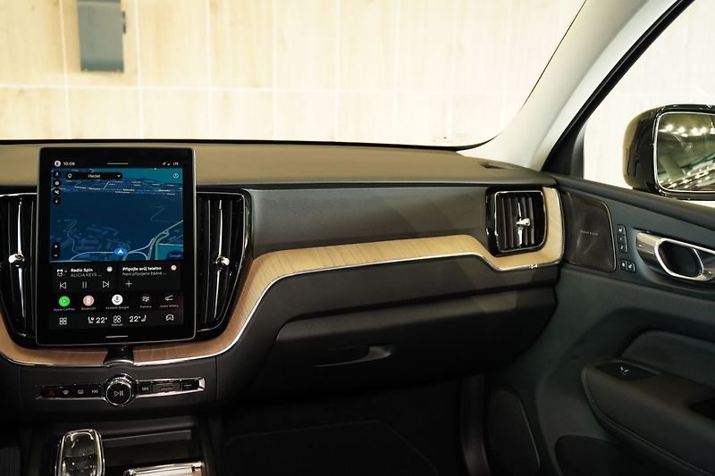Volvo XC60 B5 AWD PLUS Dark LCI, H/K, LED - fotka 48 z 48