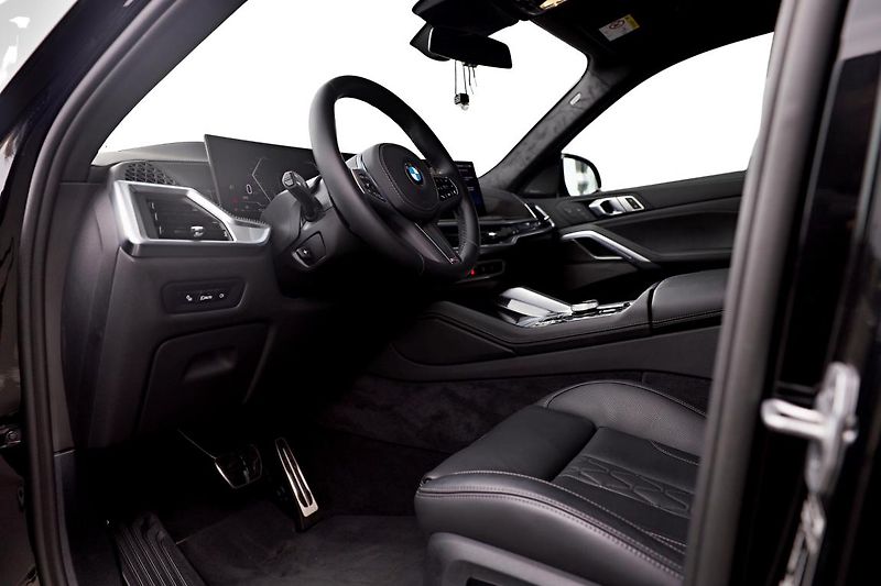 BMW X6 xDrive40d - fotka 21 z 24