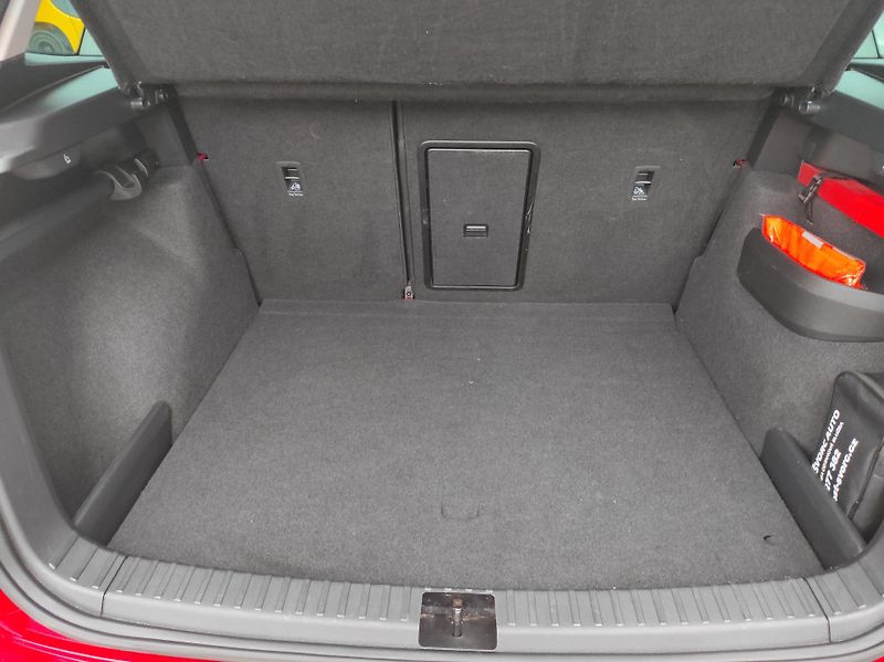 Škoda Karoq 2,0TDi 85kW STYLE,TZ,ČR - fotka 28 z 38