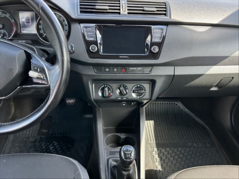 Škoda Fabia 1,0 TSI 70 Ambition - fotka 10 z 11