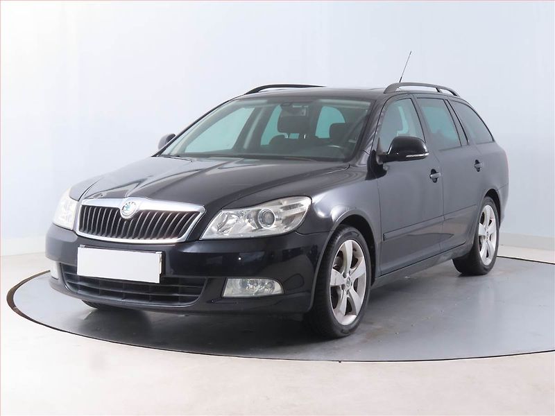 Škoda Octavia (2010) Ambiente 1.4 TSI, Serv.kniha - fotka 2 z 16