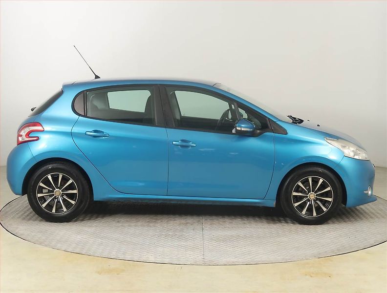 Peugeot 208 (2012) 1.4 HDI, po STK, zamluveno - fotka 6 z 16