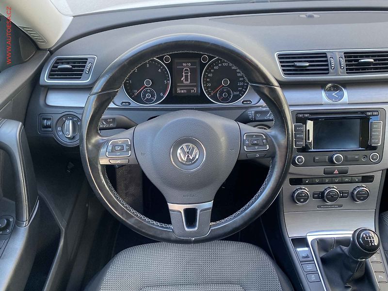 Volkswagen Passat (2014) 2.0 TDI, servis.kniha - fotka 11 z 17