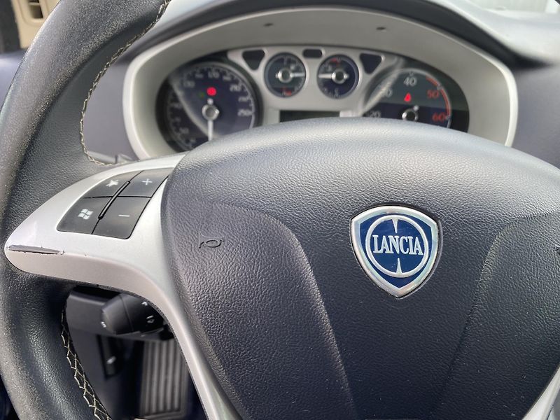 Lancia Delta 2.0JTD 165PS SPORT NAVI SERVIS - fotka 153 z 169