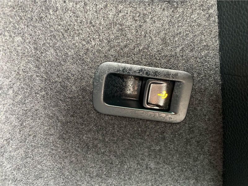 Škoda Karoq 1.5 TSi DSG 7st. SELECTION - fotka 28 z 30