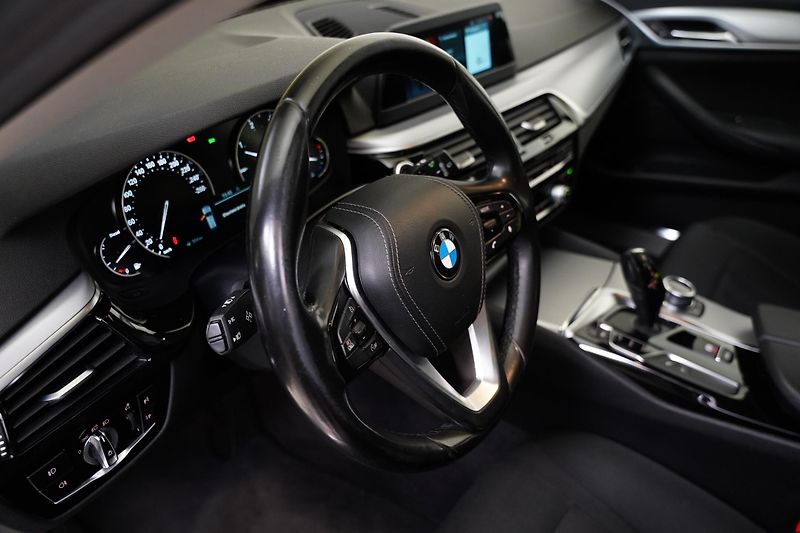 BMW Řada 5 - fotka 14 z 27