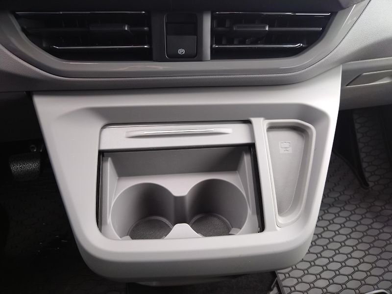 Volkswagen Caravelle Life 2,0 TDI DR 4MOTION 8AUTOM - fotka 22 z 27