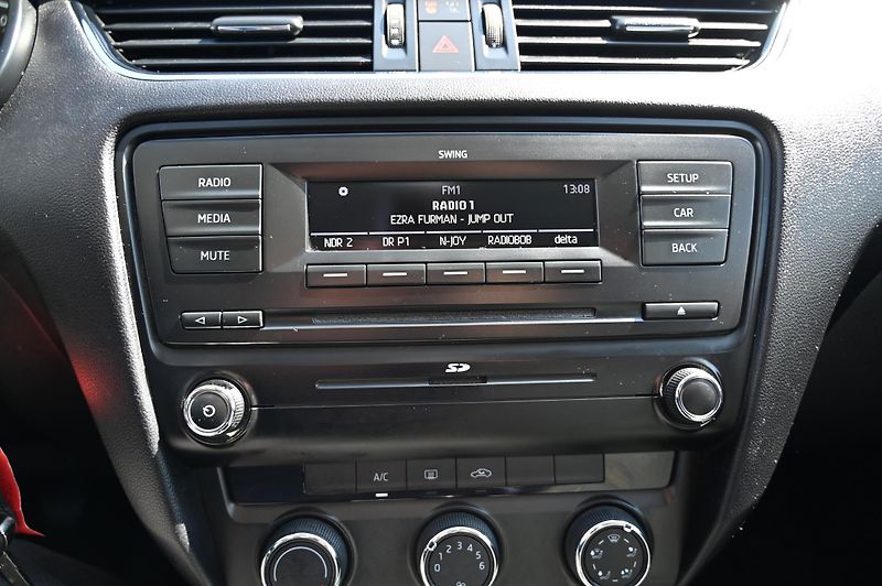 Škoda Octavia 1.6TDI 77KW Ambition rezervace - fotka 15 z 49