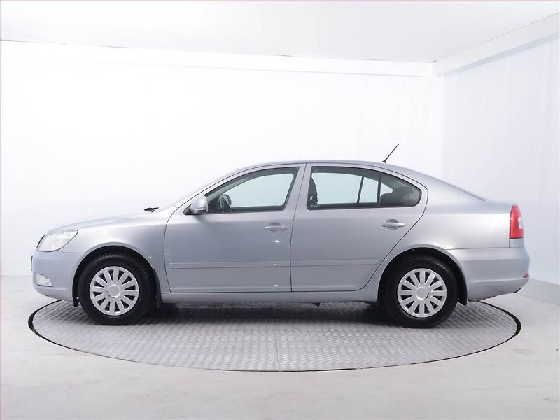 Škoda Octavia (2011) Ambiente 1.2 TSI, Serv.kniha - fotka 3 z 17