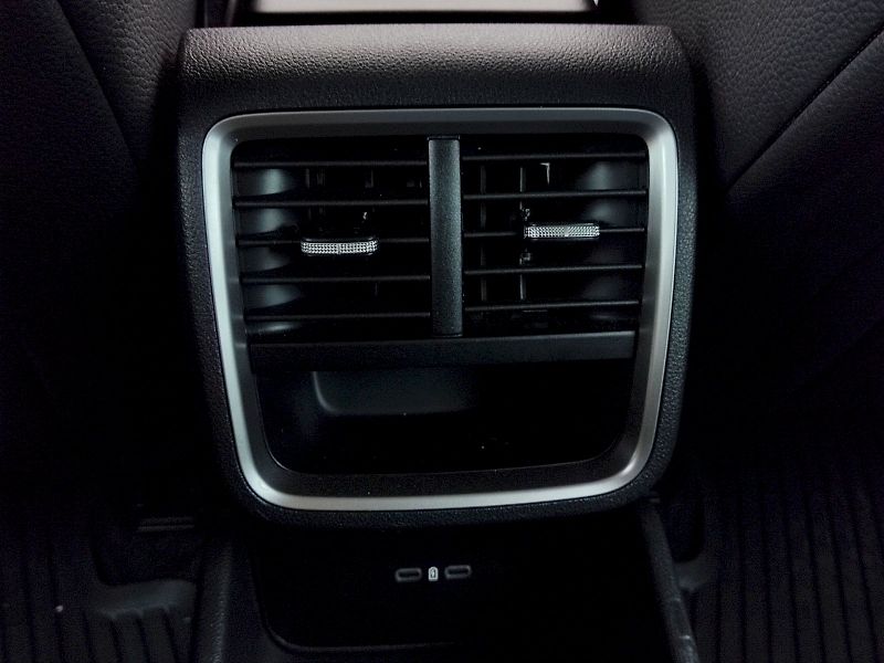 Škoda Octavia (2025) Top Selection 1,5 Tsi 110 Kw D - fotka 28 z 36