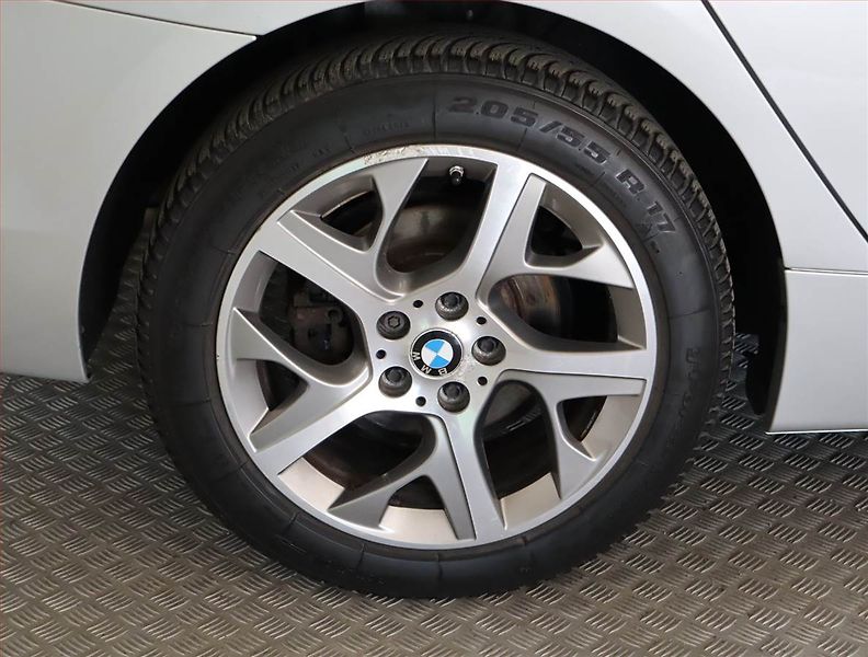 BMW Řada 2 (2017) Luxury Line 218d Gran Tourer - fotka 25 z 26