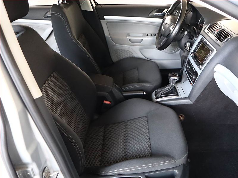 Škoda Octavia (2011) Elegance 1.6 TDI, Automat - fotka 7 z 19