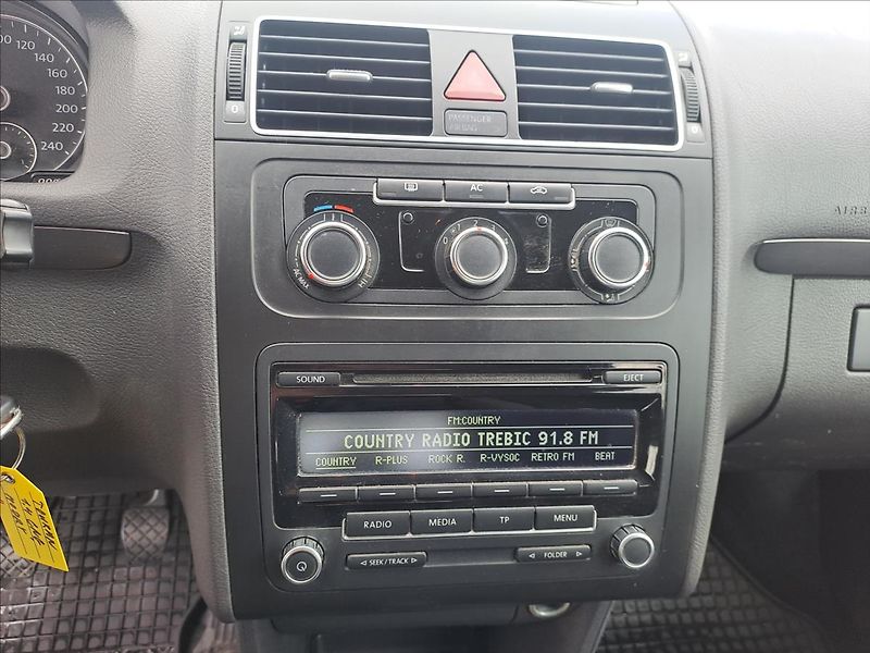Volkswagen Touran 1,4 i CNG KOUPENO CZ - fotka 13 z 15
