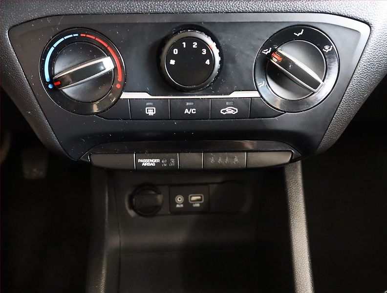 Hyundai i20 (2018) 1.2, Serv.kniha - fotka 13 z 17