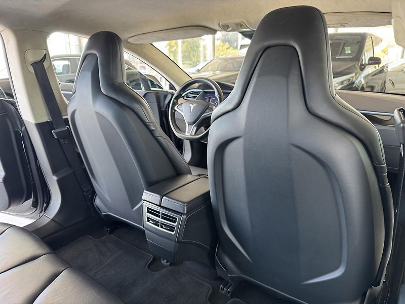 Tesla Model S 90D AWD*CCS*Vzduch - fotka 16 z 31
