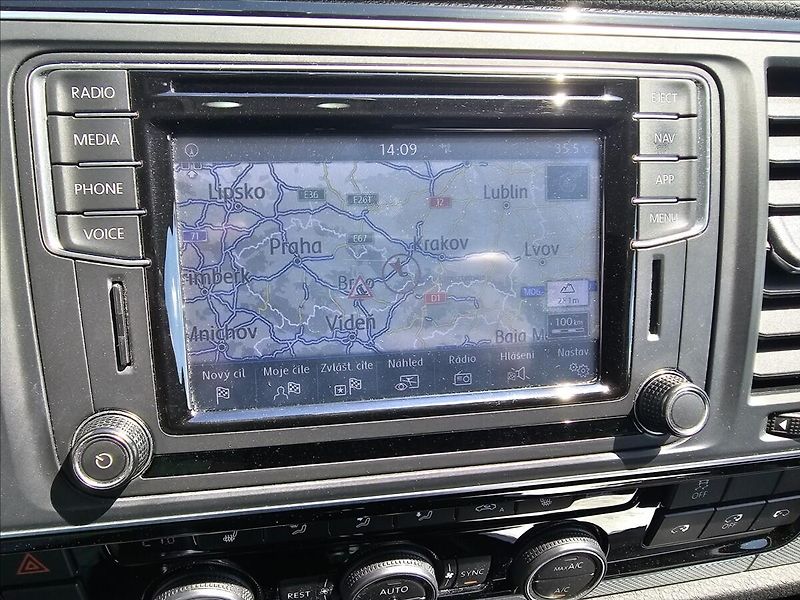 Volkswagen Multivan 2,0TDi 110KW 4X4 Highline - fotka 14 z 39