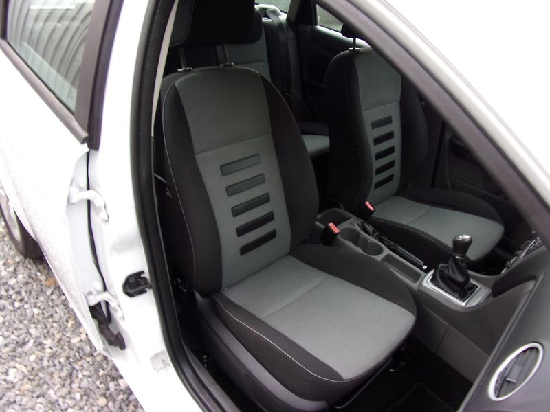 Ford Focus (2010) 1.6i74kW STYLE NYNÍ PO SERVISE - fotka 19 z 19
