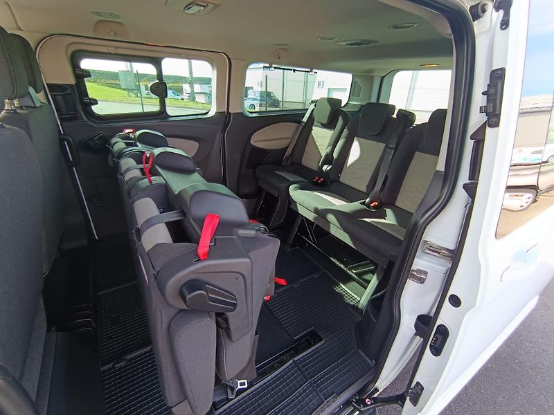 Ford Tourneo Custom (2013) - fotka 31 z 40