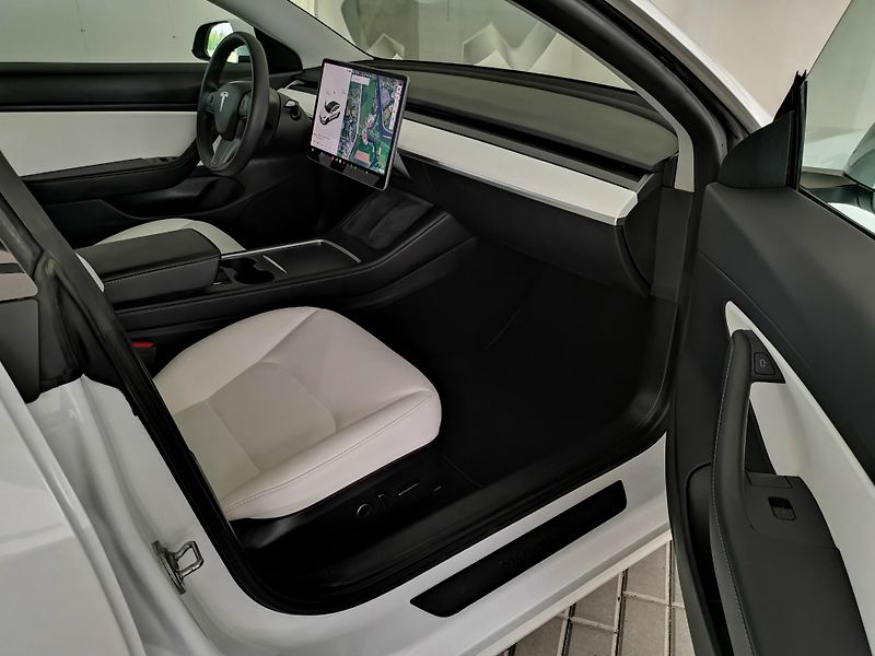 Tesla Model 3 (2021) 377KW Performance 39tkm DPH  - fotka 14 z 28