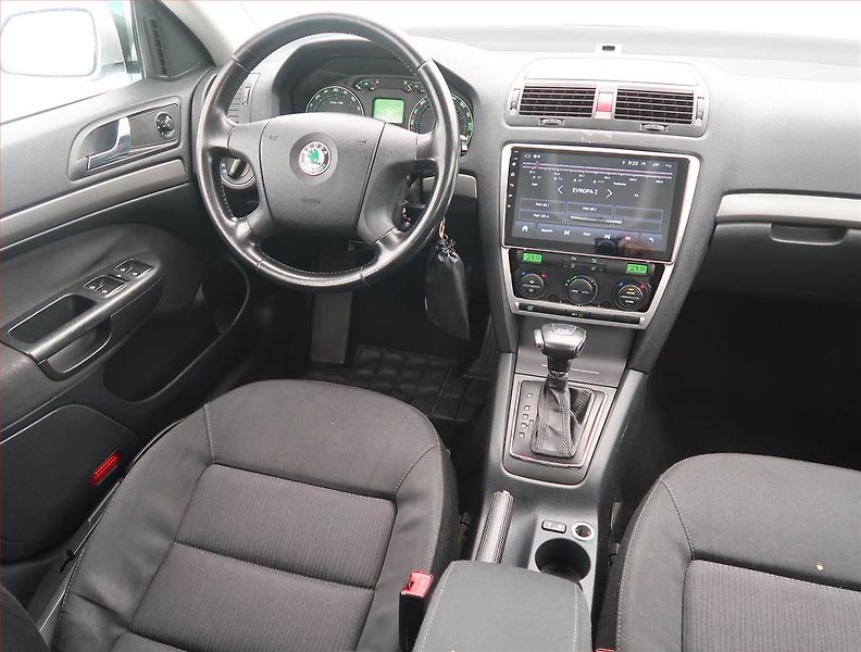 Škoda Octavia (2007) Ambiente 2.0 TDI, Automat - fotka 7 z 14