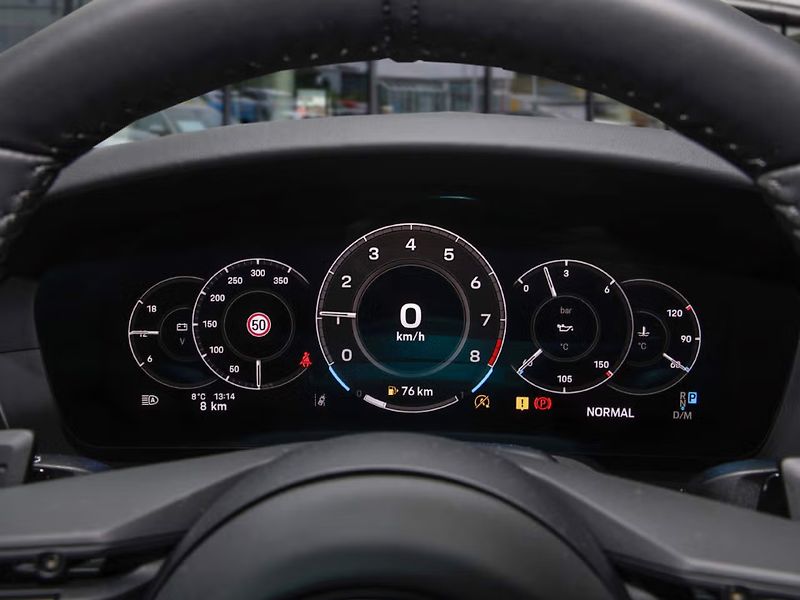 Porsche 911 Carrera 4S Lift Chrono BOSE - fotka 14 z 21