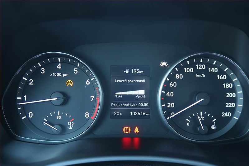 Hyundai i30 (2019) 1.4 T-GDI - fotka 11 z 17