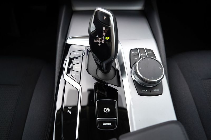 BMW Řada 5 520d AT/190 PS/1.maj/tažné/Led - fotka 36 z 48