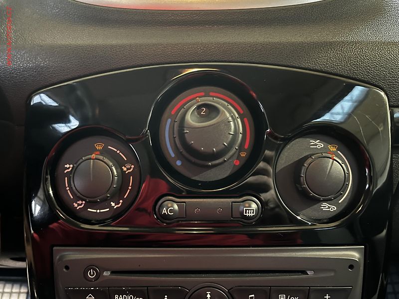 Renault Clio (2010) 1.2i, ČR, AC - fotka 14 z 14