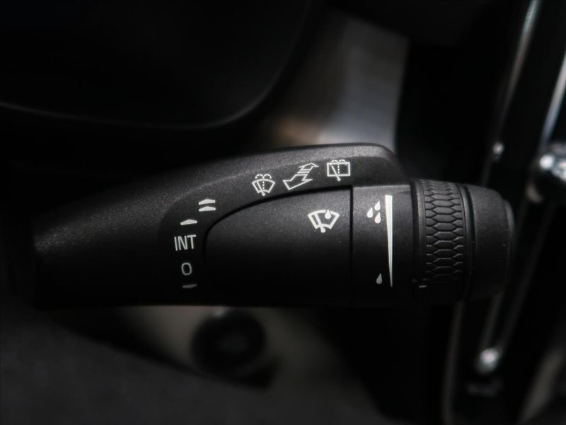 Volvo XC40 2,0 D4 AWD MOMENTUM CZ - fotka 21 z 39